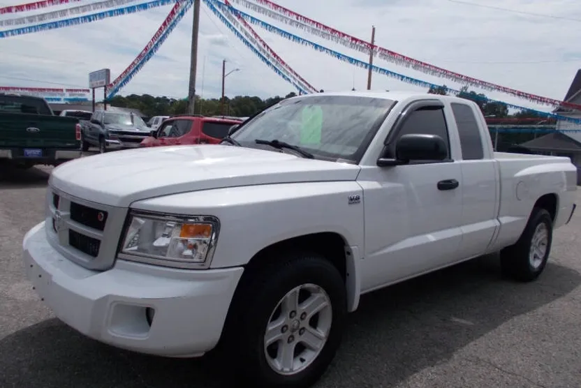 2010 Dodge Dakota Big Horn photo 1
