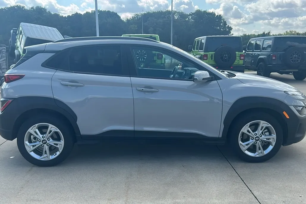 2023 Hyundai Kona SEL photo 1