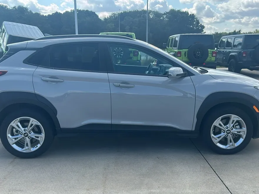 2023 Hyundai Kona SEL photo 1