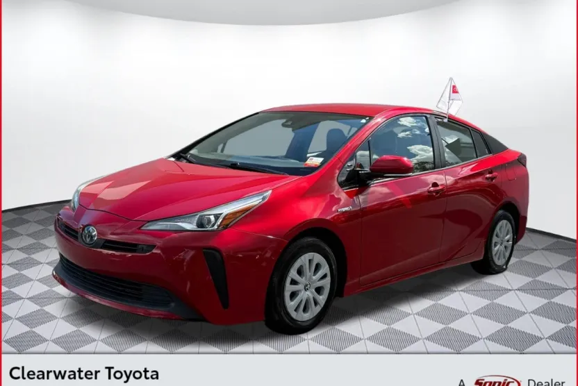 2019 Toyota Prius XLE photo 1