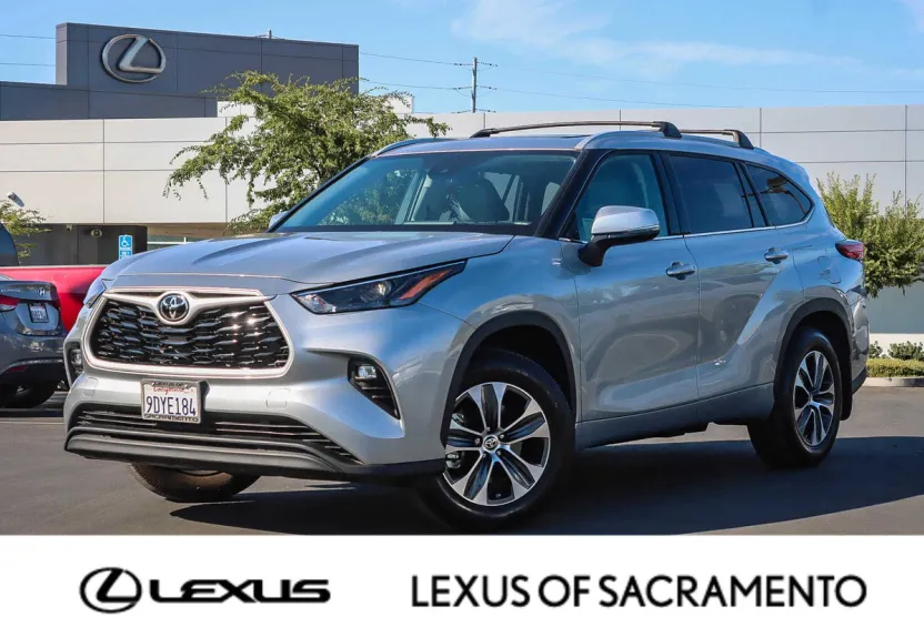 2022 Toyota Highlander XLE photo 1