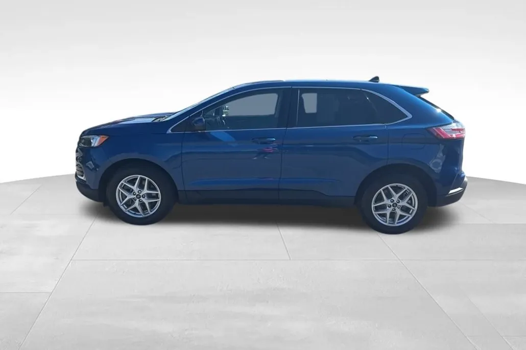 2022 Ford Edge SEL photo 1