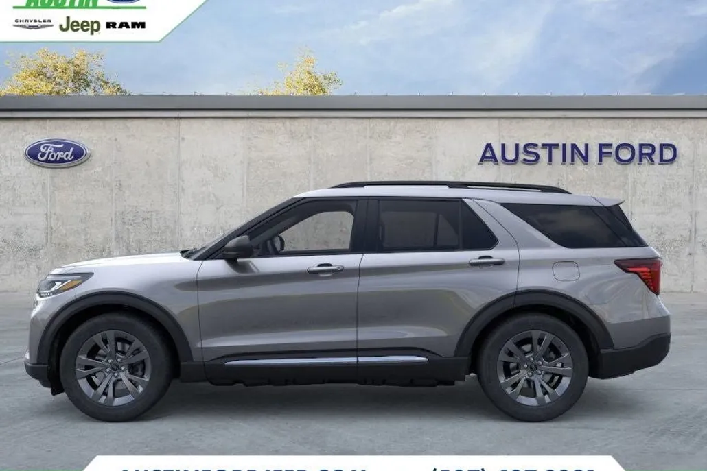 2025 Ford Explorer photo 1