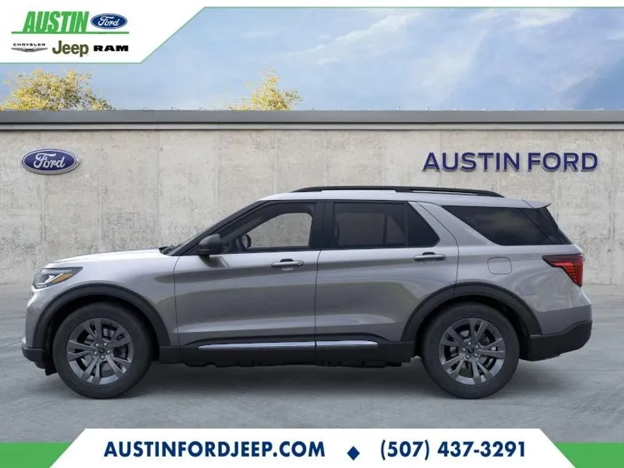 2025 Ford Explorer photo 1
