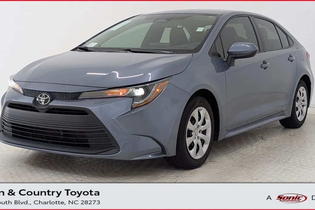 2023 Toyota Corolla LE photo 1