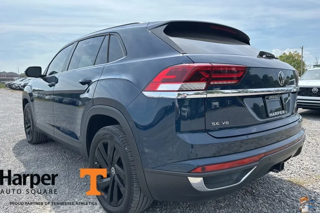 2022 Volkswagen Atlas Cross Sport V6 SE Technology photo 1