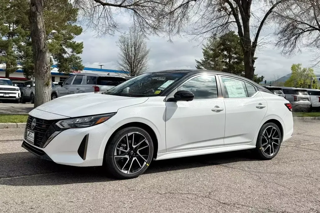 2025 Nissan Sentra SR Premium photo 1