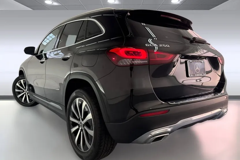 2021 Mercedes Benz GLA 250 photo 1