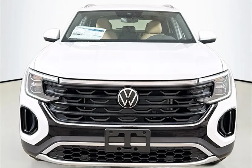 2025 Volkswagen Atlas Cross Sport SE photo 1