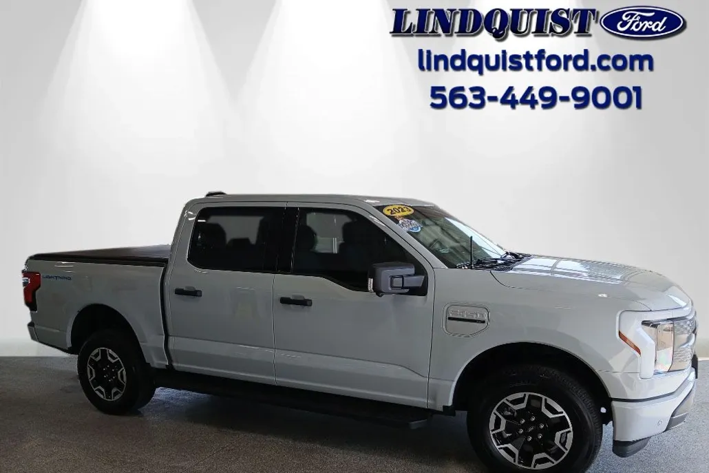 2023 Ford F-150 Lightning XLT photo 1