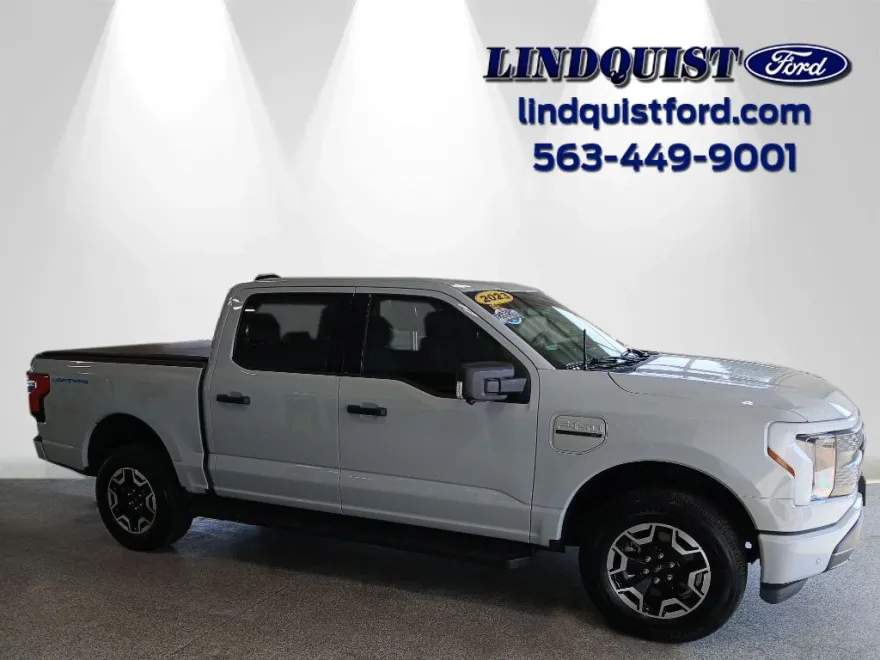 2023 Ford F-150 Lightning XLT photo 1