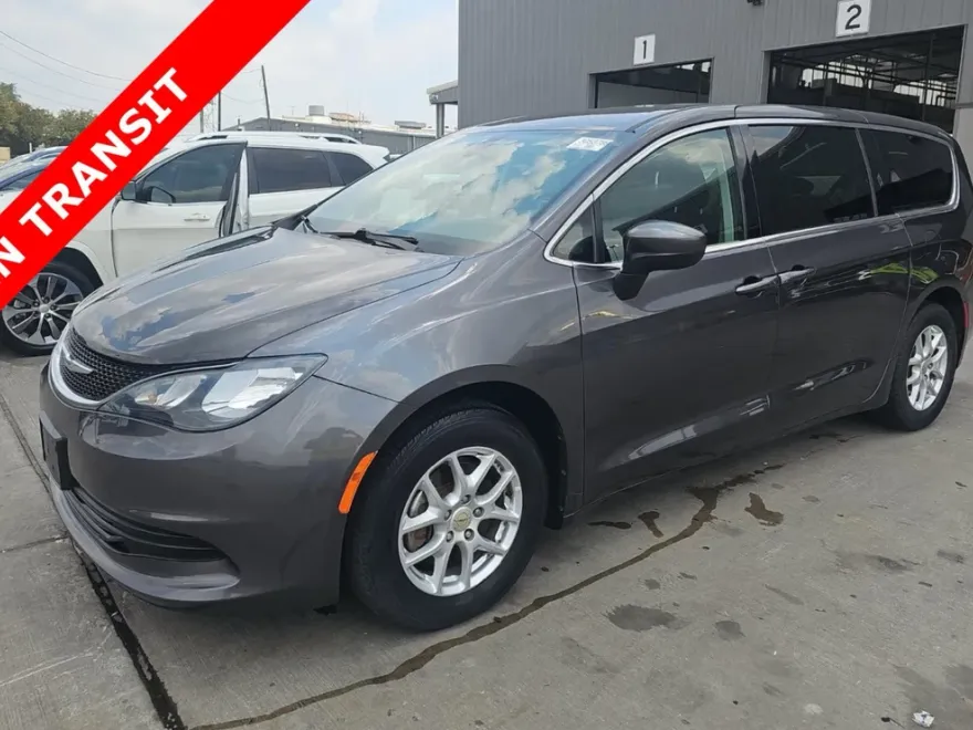 2020 Chrysler Voyager LX photo 1