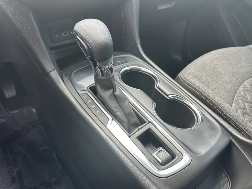 2023 Chevrolet Equinox LT photo 1