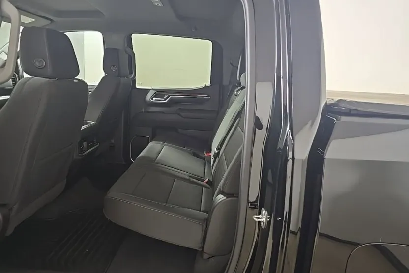 2023 Chevrolet Silverado 1500 RST photo 1