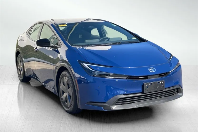 2024 Toyota Prius LE photo 1