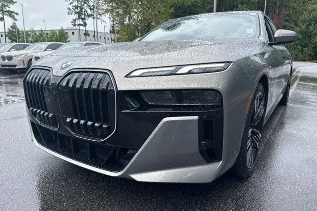 2025 Bmw 740i Sedan photo 1