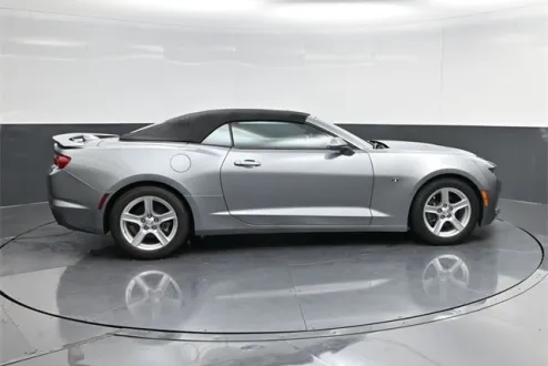 2023 Chevrolet Camaro 1LT photo 2