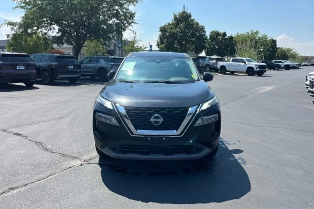 2023 Nissan Rogue SV photo 1