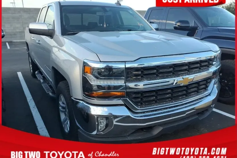 2018 Chevrolet Silverado LT photo 1