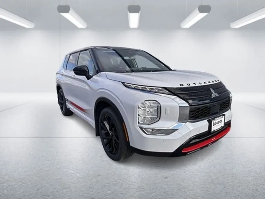 2024 Mitsubishi Outlander photo 1