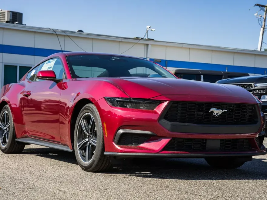 2025 Ford Mustang EcoBoost photo 1