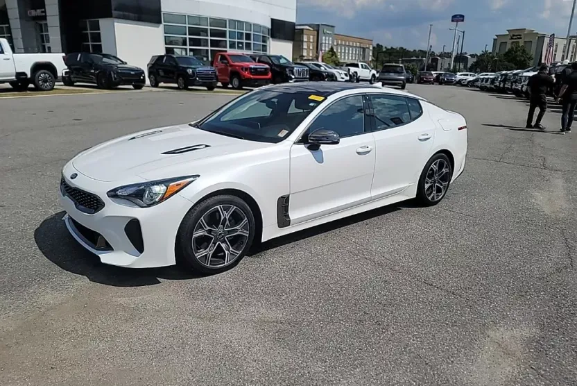 2020 Kia Stinger GT-Line photo 1