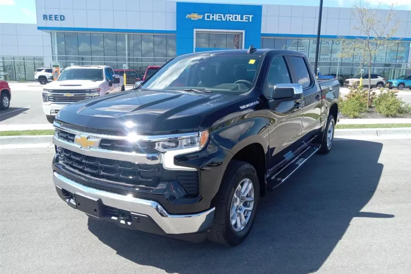 2026 Chevrolet Silverado 1500 LT photo 1