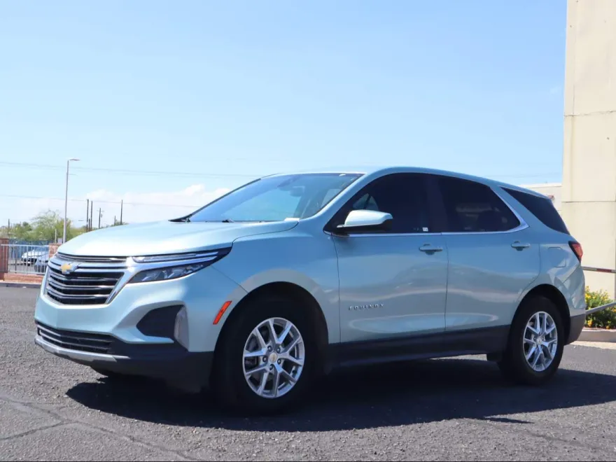 2022 Chevrolet Equinox LT photo 1