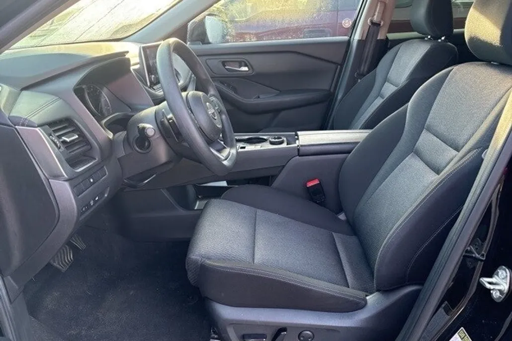 2024 Nissan Rogue SV photo 1