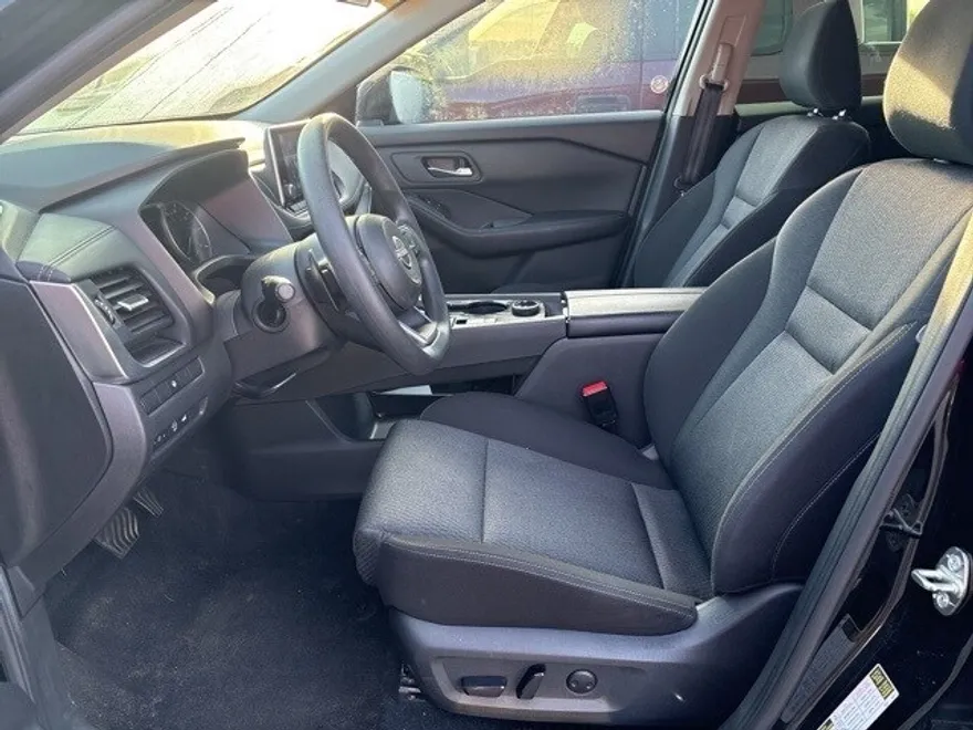 2024 Nissan Rogue SV photo 1