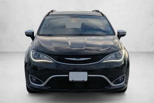 2018 Chrysler Pacifica Limited photo 2