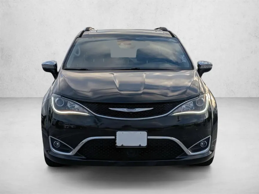 2018 Chrysler Pacifica Limited photo 2