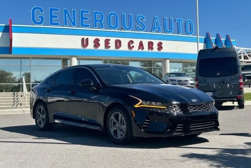 2021 Kia K5 LX photo 1
