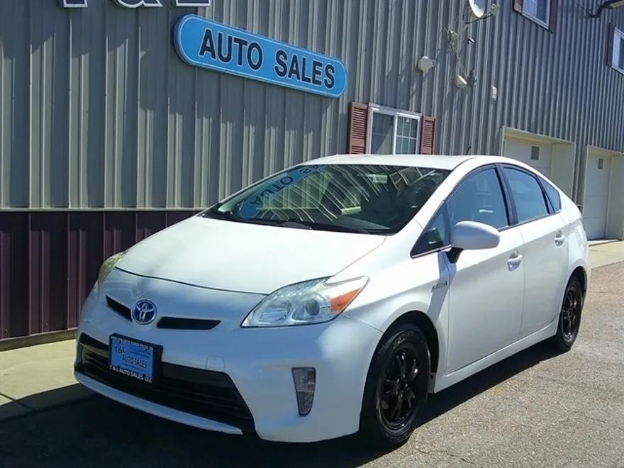 2013 Toyota Prius Three photo 1