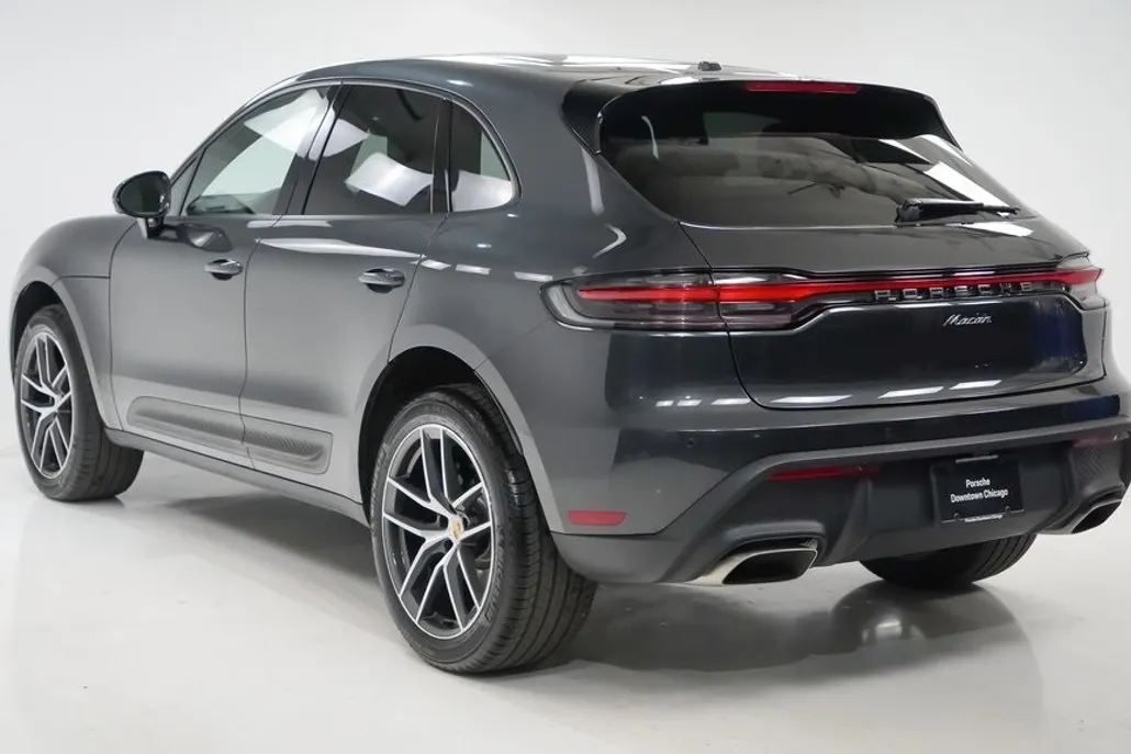 2025 Porsche Macan Base photo 1