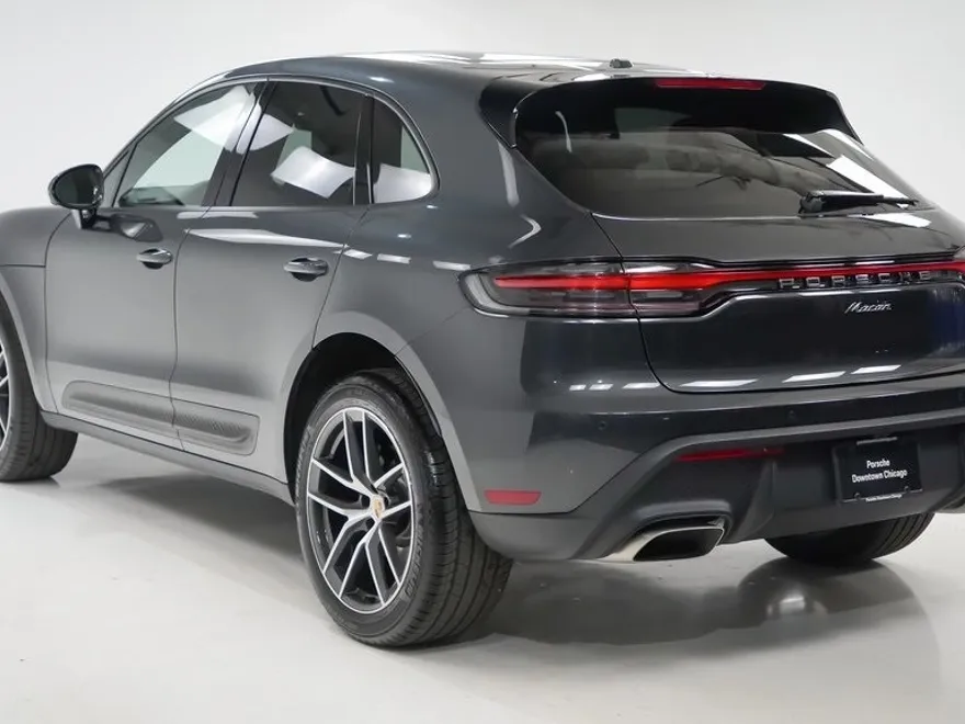 2025 Porsche Macan Base photo 1