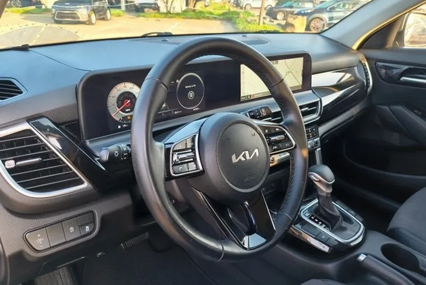 2024 Kia Seltos S photo 1