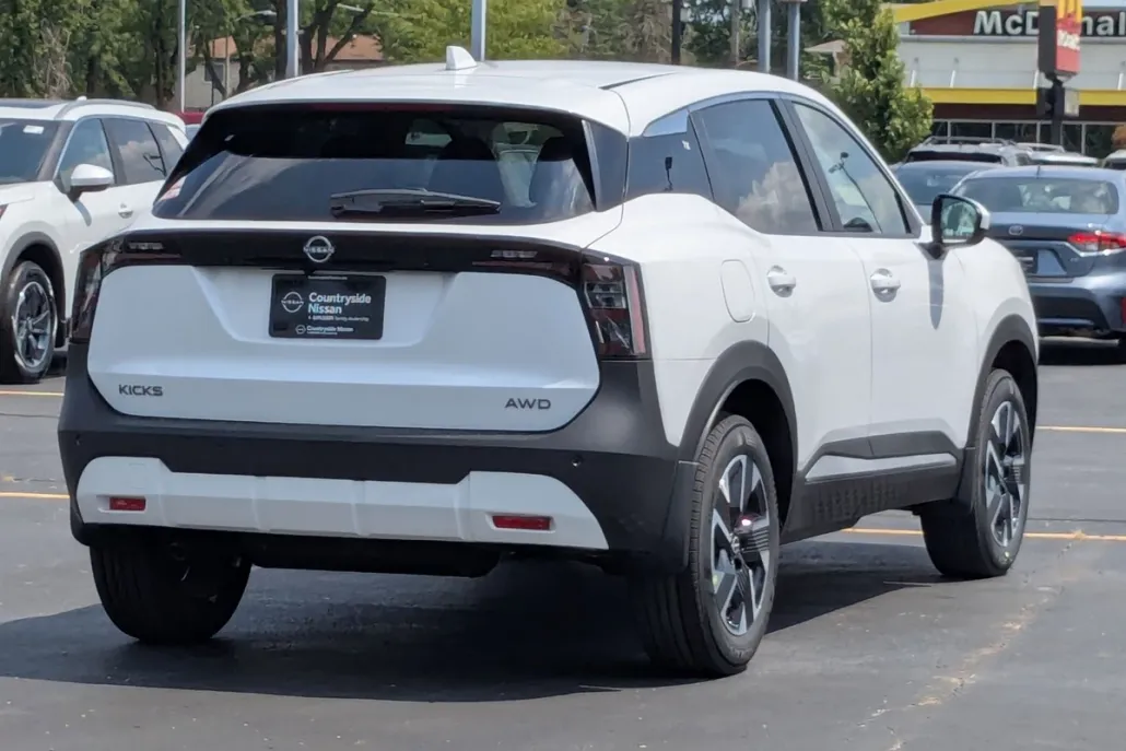 2025 Nissan Kicks SV photo 1