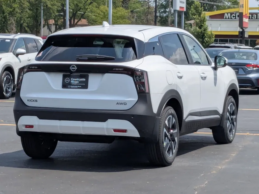 2025 Nissan Kicks SV photo 1