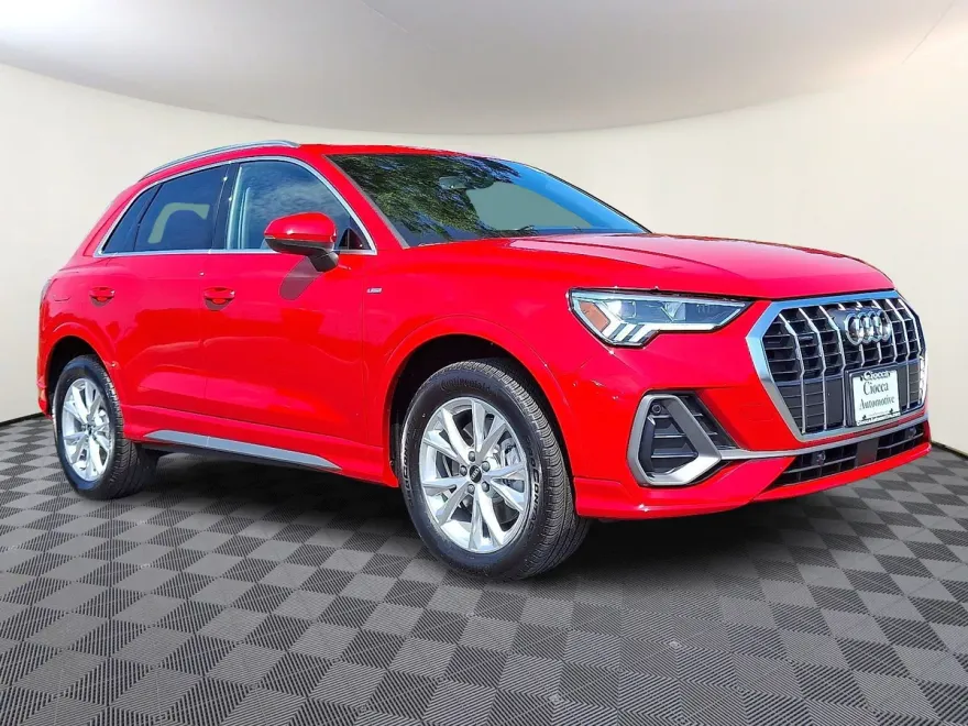 2025 Audi Q3 S line Premium photo 1