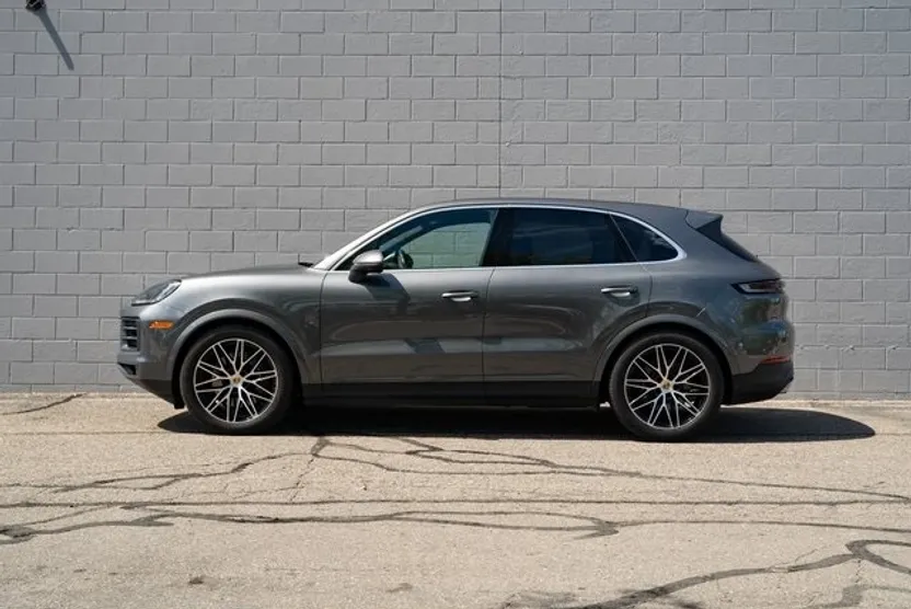 2024 Porsche Cayenne Base photo 1