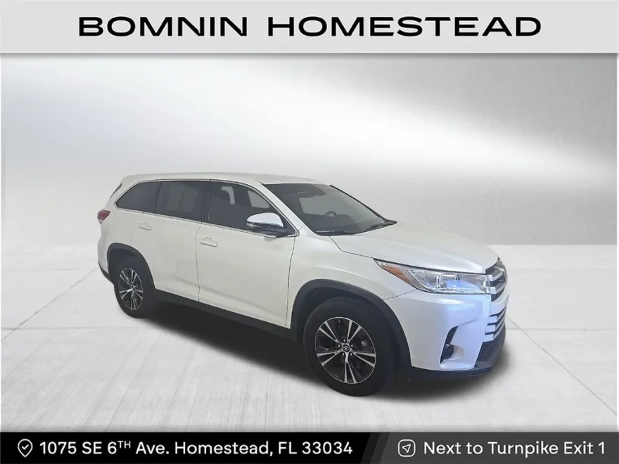 2019 Toyota Highlander LE photo 1