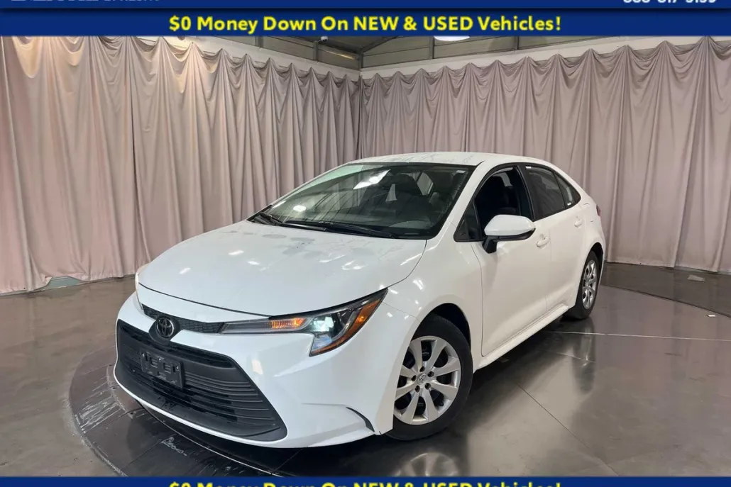 2024 Toyota Corolla LE photo 1
