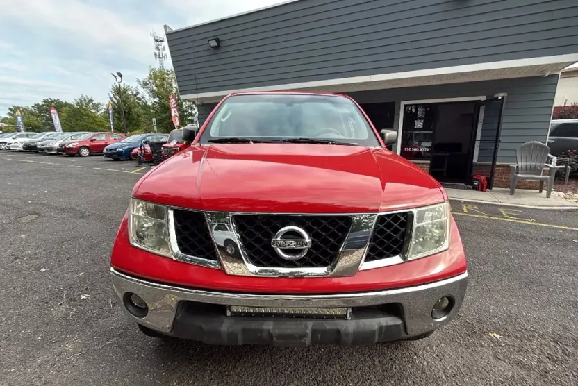 2008 Nissan Frontier Crew Cab SE photo 1