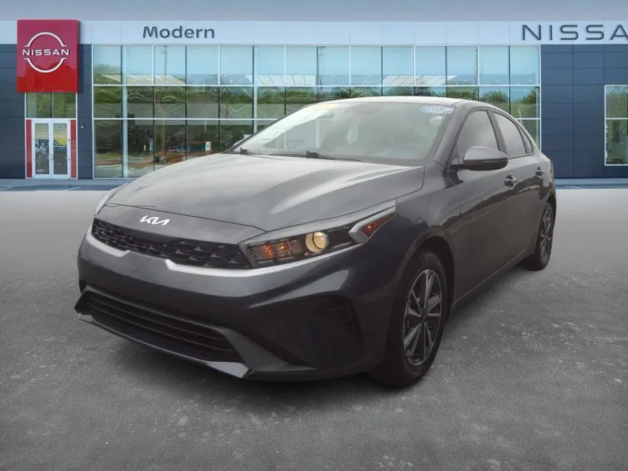 2023 Kia Forte LXS photo 1