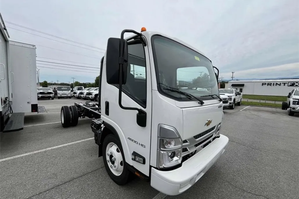 2024 Chevrolet Silverado 4500HD Base photo 1