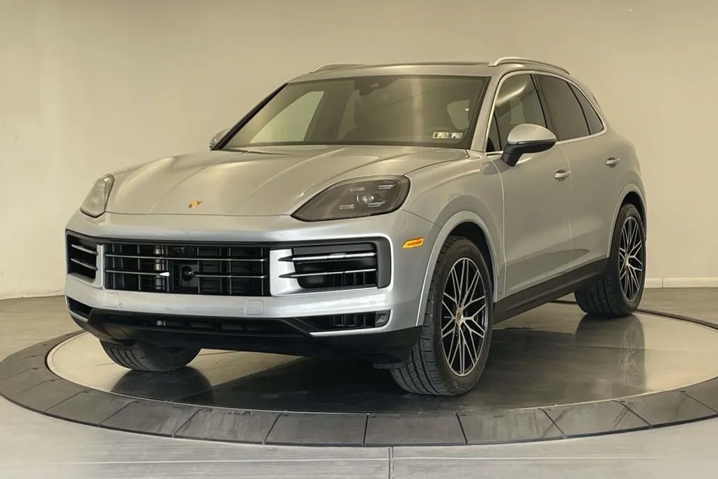 2024 Porsche Cayenne Base photo 1