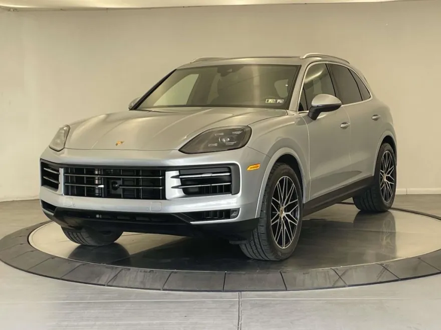 2024 Porsche Cayenne Base photo 1