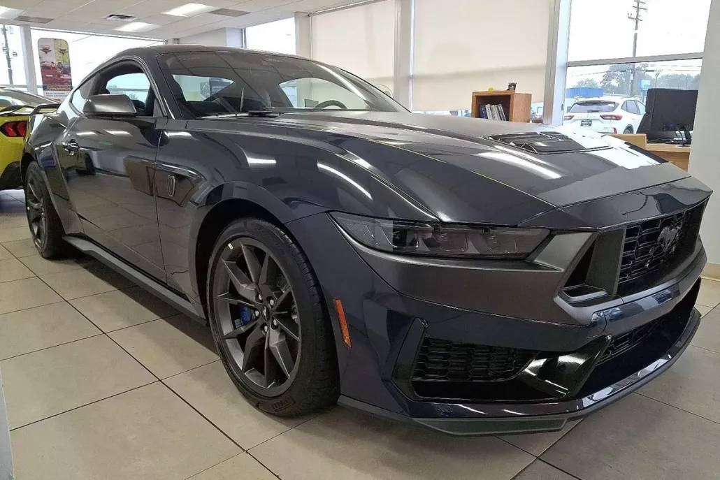 2025 Ford Mustang Dark Horse photo 1