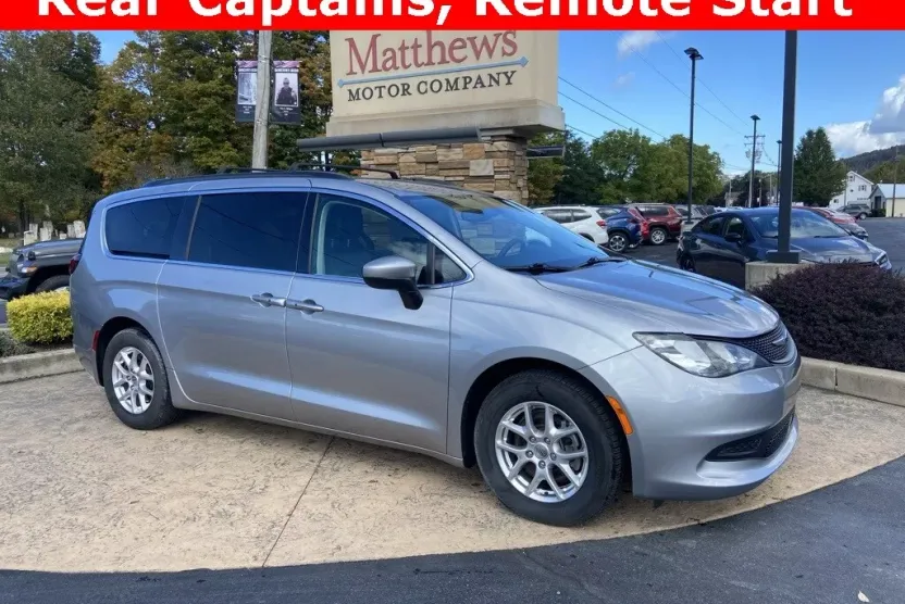 2021 Chrysler Voyager LXi photo 1